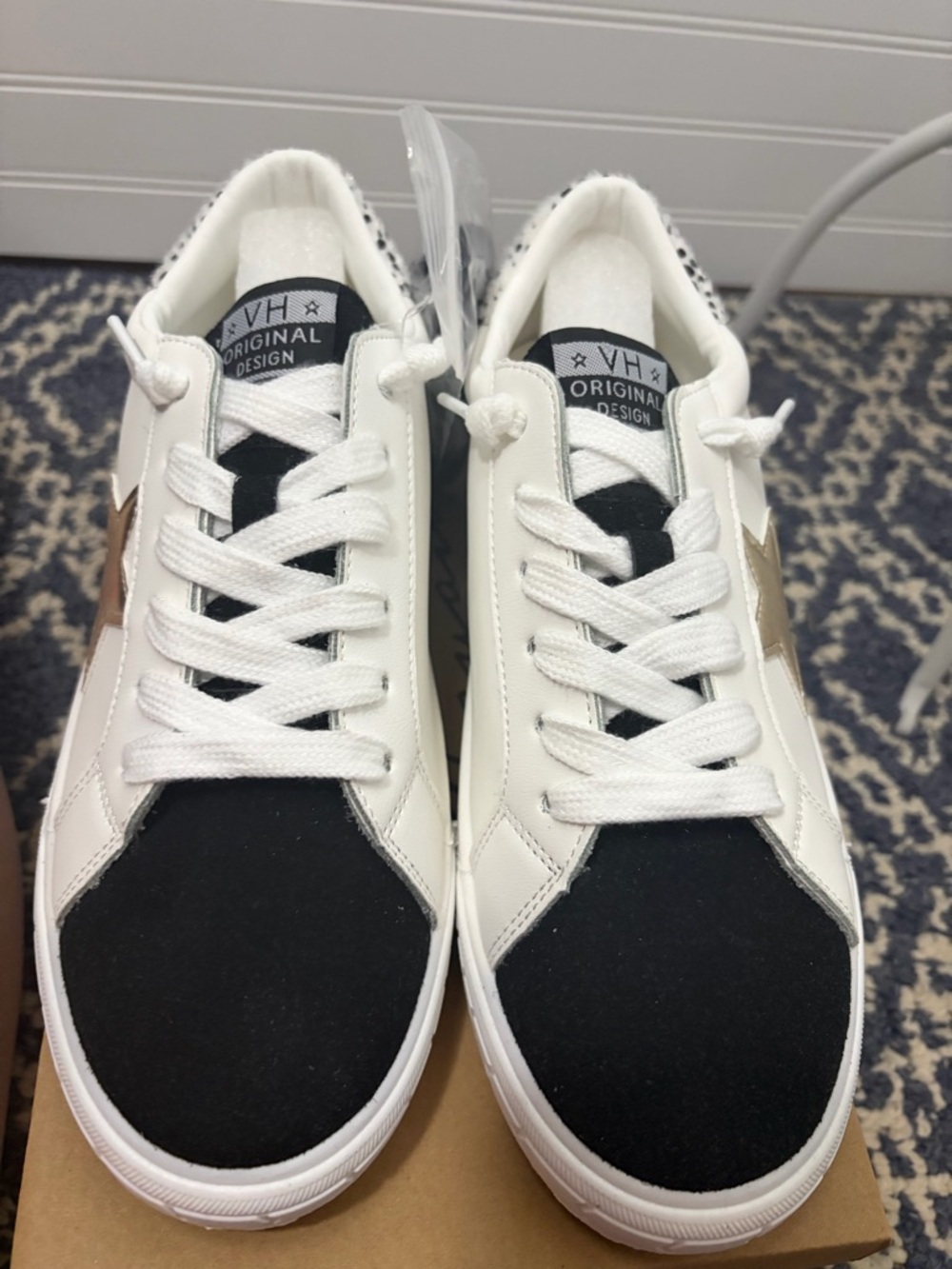 NWT- Vintage Havana White Sneakers with Black Toe and Gold Star Accent - Picture 2 of 8